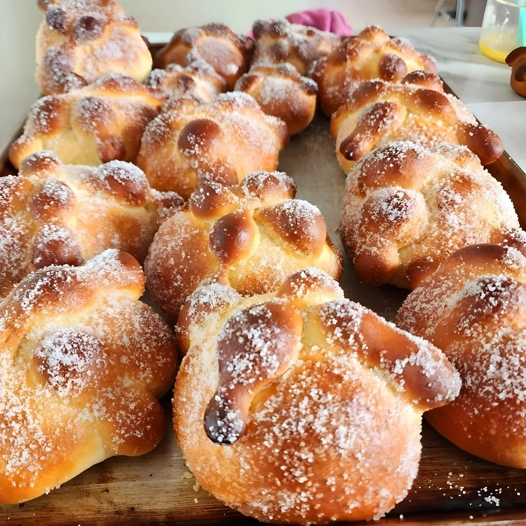 Deliciosos panes de muerto hechos a mano, detalle de textura y azúcar.