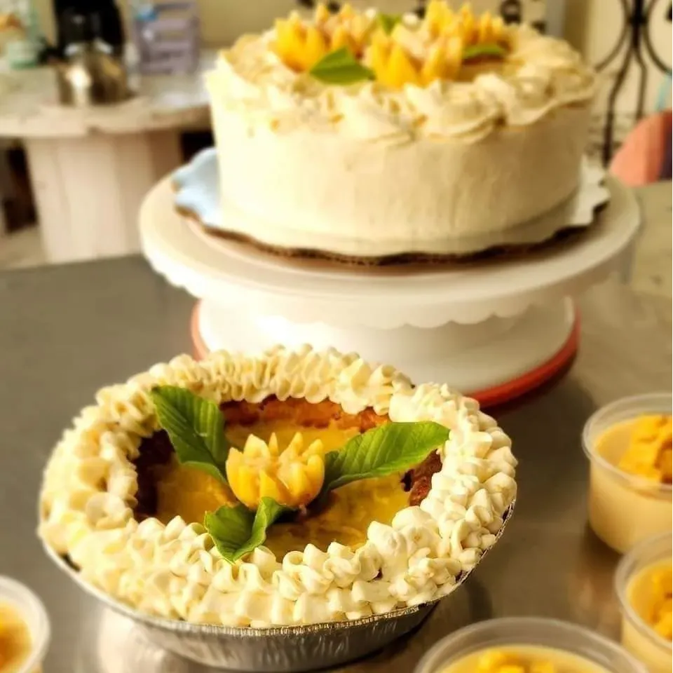 Tres postres de guayaba, preparados con amor para una clase de repostería.