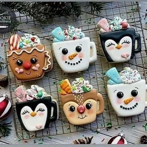 Hermosas galletas navideñas en forma de tazas, perfectas para regalar o decorar.