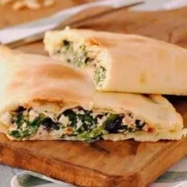 Empanadas y calzones, protagonistas de una clase de cocina práctica e inolvidable. Deliciosas empanadas argentinas y calzones italianos, ¡una clase magistral de sabor!