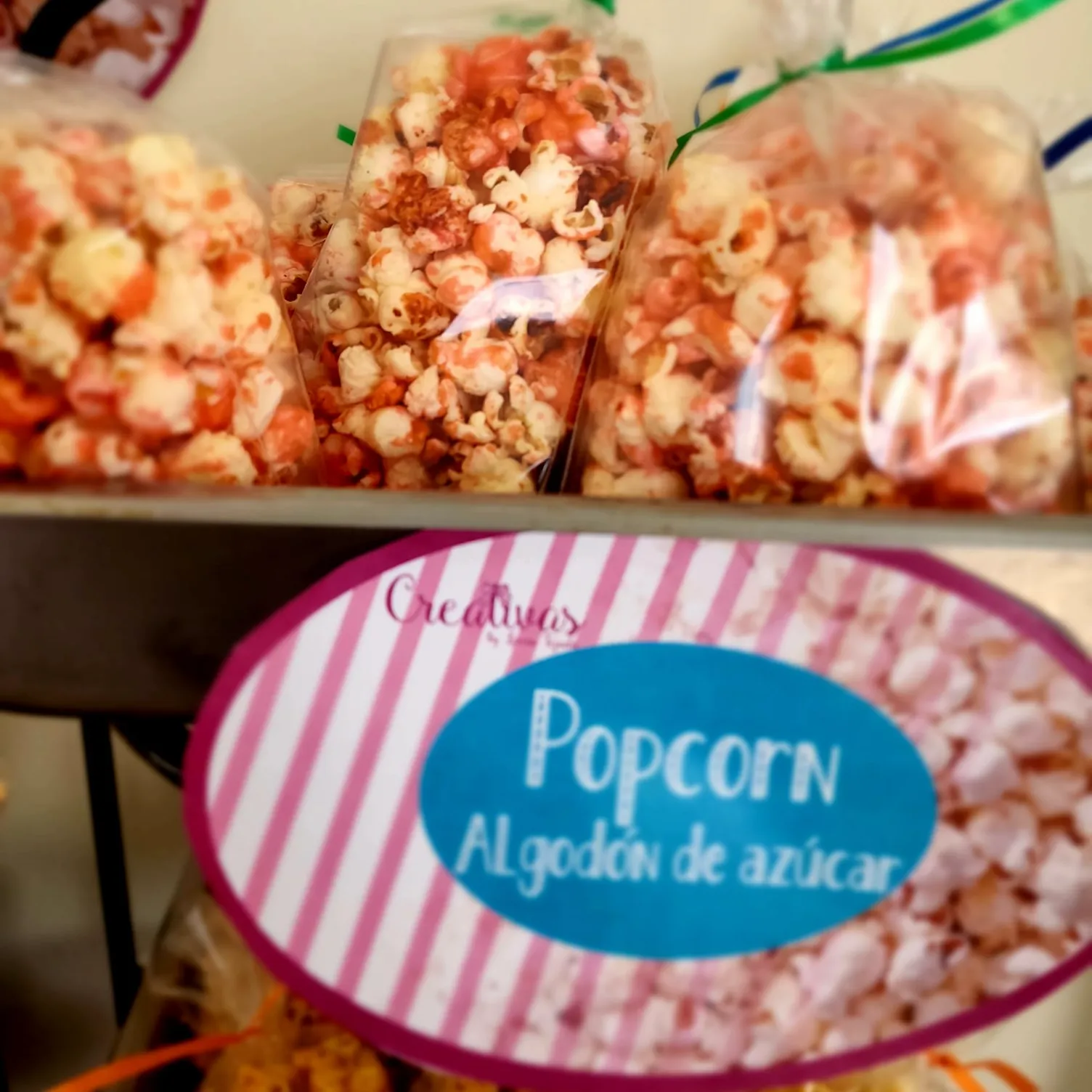 Variedad de palomitas gourmet con sabor a algodón de azúcar.