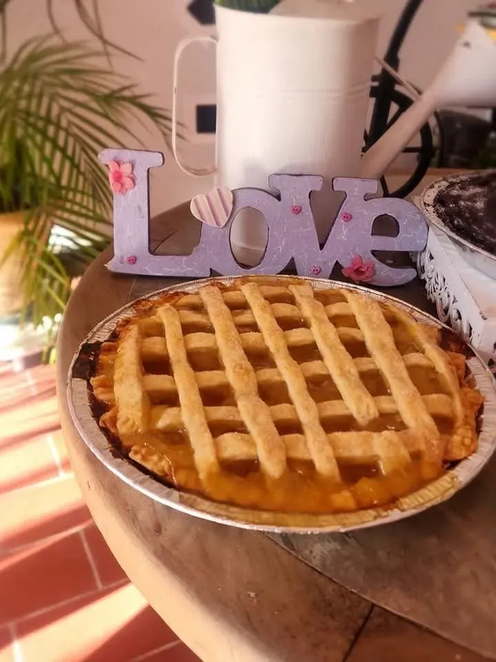 Imagen de pays artesanales recién horneados.