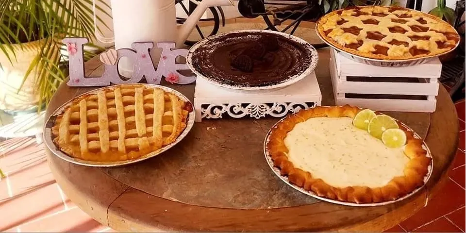 Imagen de cuatro pays artesanales de diferentes sabores.